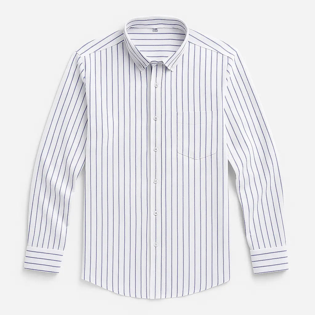 Camisa masculina Oxford branca com listras azuis, manga longa, confeccionada em algodão, estilo casual e elegante.
