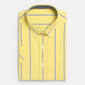 camisa social masculina slim fit oxford amarela com listras em algodão, manga curta, gola estruturada e caimento elegante