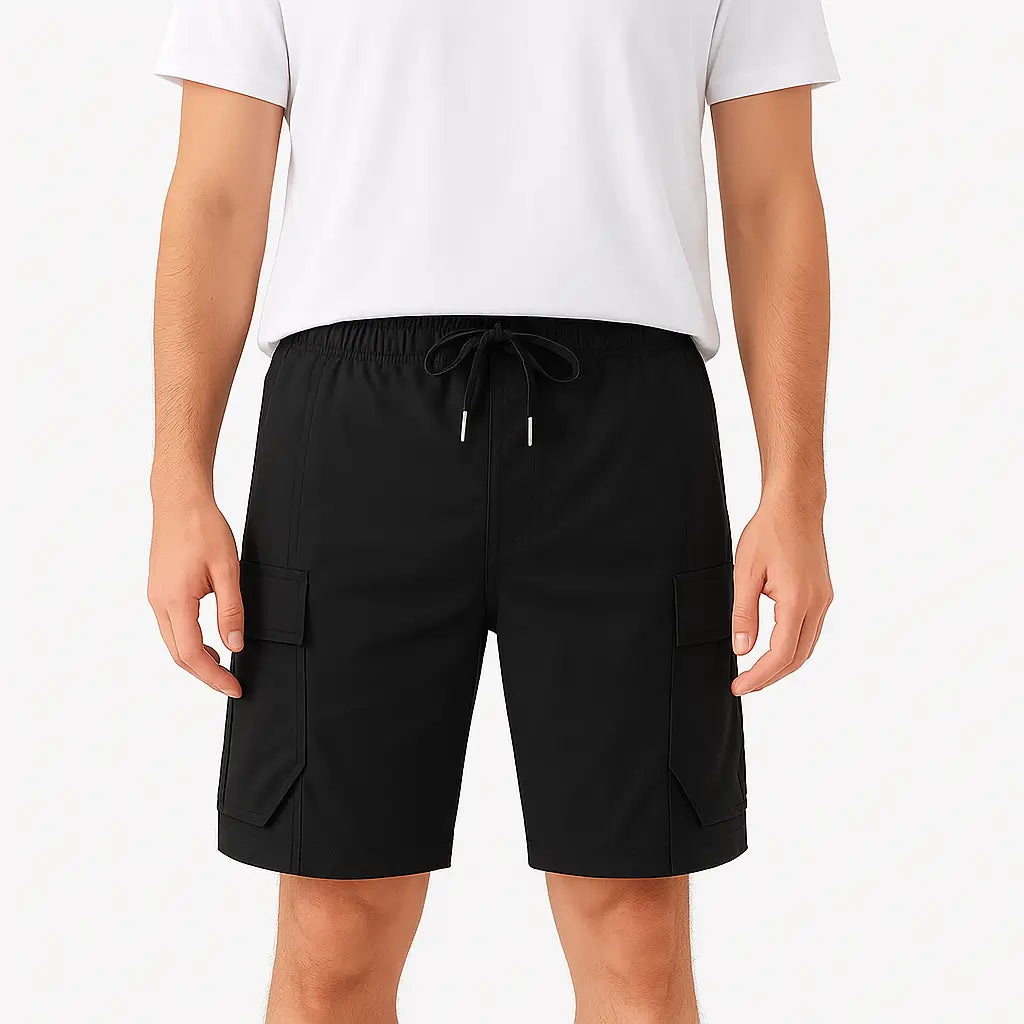Bermuda cargo masculina quick dry preto com múltiplos bolsos e cintura elástica com cordão.