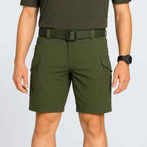 Bermuda tática masculina quick dry bege, com bolsos múltiplos e tecido resistente à água.