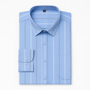 Camisa masculina Oxford celeste de manga longa em algodão, com listras finas e acabamento sofisticado.