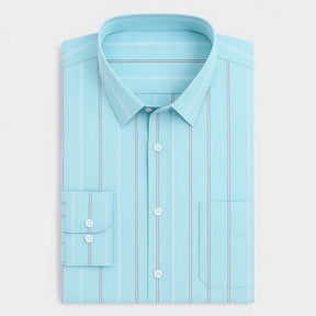Camisa masculina Oxford celeste de manga longa em algodão, com listras finas e acabamento sofisticado.