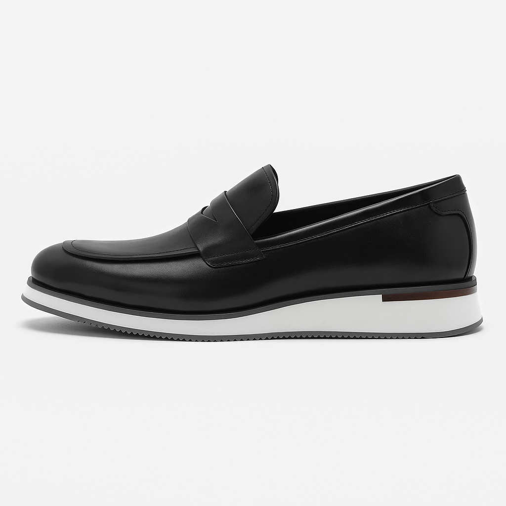 Loafer masculino em couro legítimo azul marinho com solado branco flat, estilo casual sofisticado com design europeu.