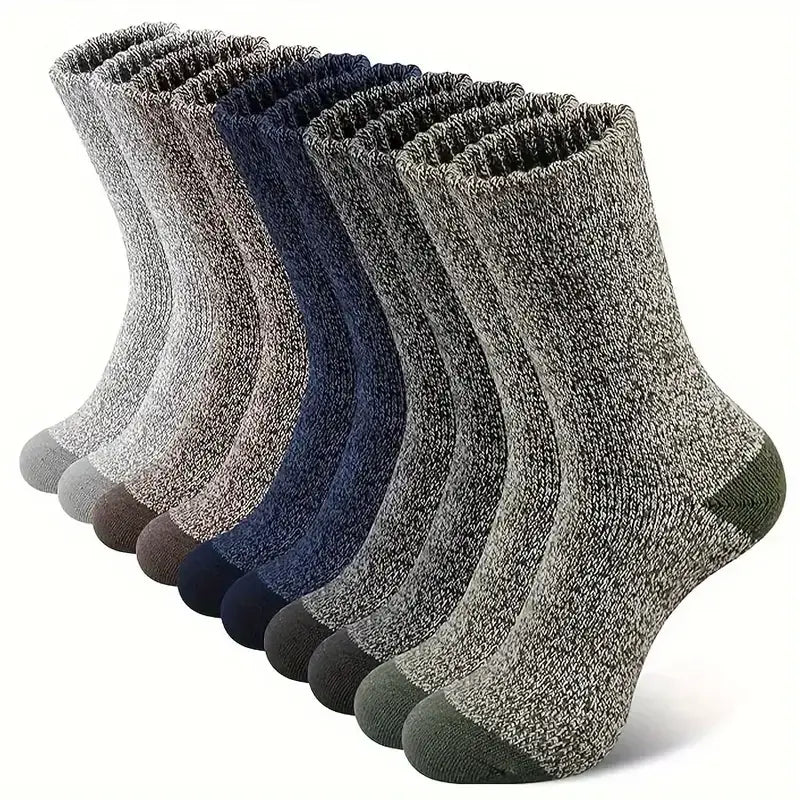 Kit com 5 pares de meias térmicas masculinas grossas estilo merino em cores neutras para inverno e frio intenso.
