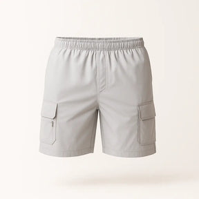 Bermuda cargo masculina preta oversized com cintura elástica e múltiplos bolsos.