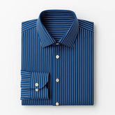 camisa social masculina slim fit azul com listras brancas em algodão, manga longa, gola estruturada e botões claros