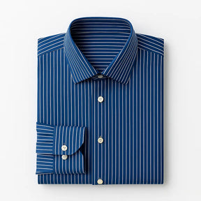 camisa social masculina slim fit azul com listras brancas em algodão, manga longa, gola estruturada e botões claros