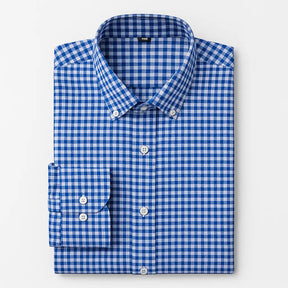 camisa social masculina slim fit oxford xadrez azul e branco em algodão, manga longa, gola estruturada e botões claros
