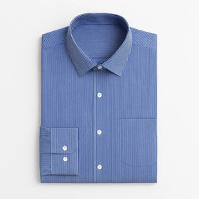 camisa social masculina slim fit listrada em algodão preto e branco, manga longa, dobrada com gola estruturada