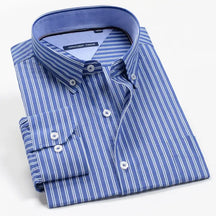 Camisa Social Masculina listrada feita de algodão pima, caimento clássico no corpo 