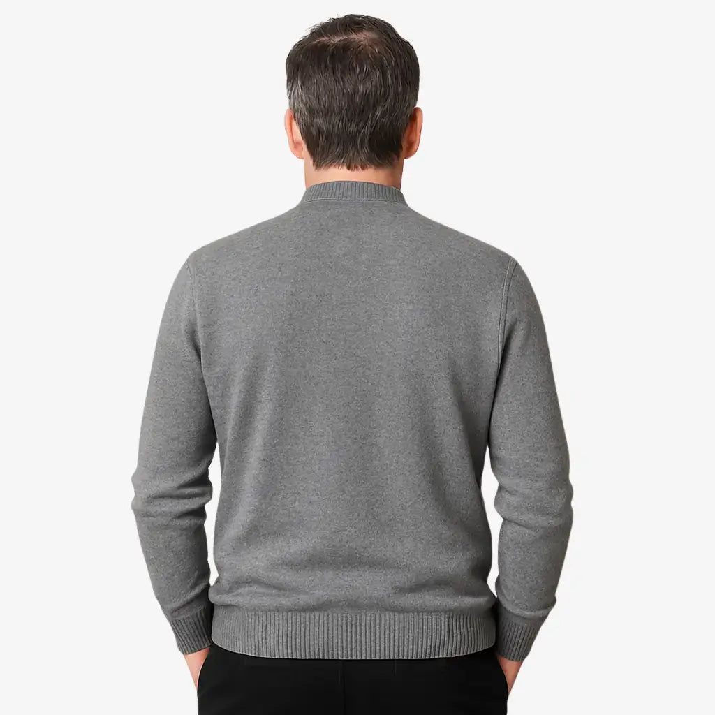 Cardigan masculino clássico vinho com gola V e botões. Ideal para looks elegantes e confortáveis no outono e inverno.