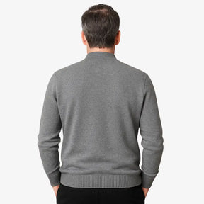 Cardigan masculino clássico vinho com gola V e botões. Ideal para looks elegantes e confortáveis no outono e inverno.