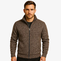 Cardigan masculino com zíper em lã texturizada. Estilo moderno e elegante para o inverno. Conforto térmico e caimento impecável.