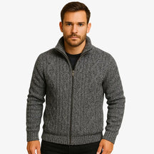Cardigan masculino com zíper em lã texturizada. Estilo moderno e elegante para o inverno. Conforto térmico e caimento impecável.
