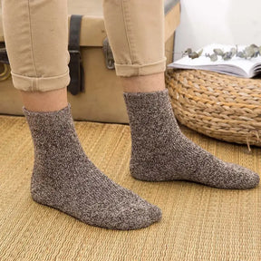 Kit com 5 pares de meias masculinas térmicas grossas em lã e cashmere nas cores bege, cinza e azul para inverno.