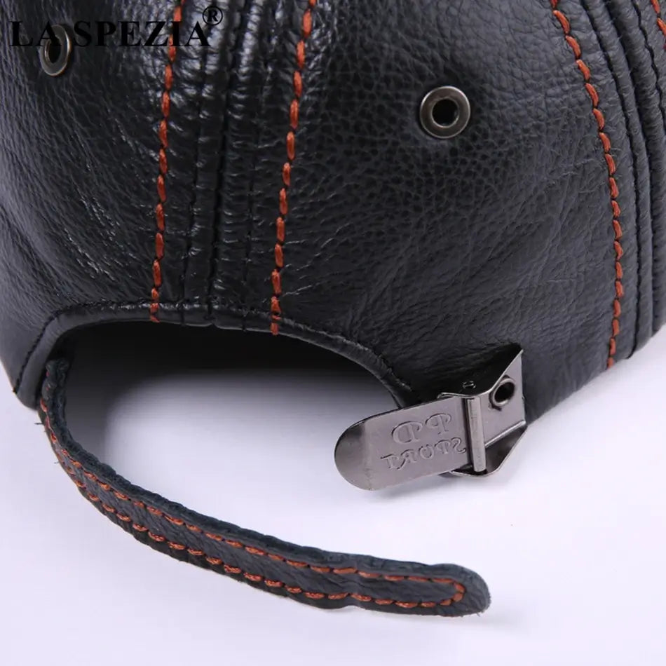 Boné Masculino Firenze em couro premium com acabamento sofisticado e ajuste regulável.