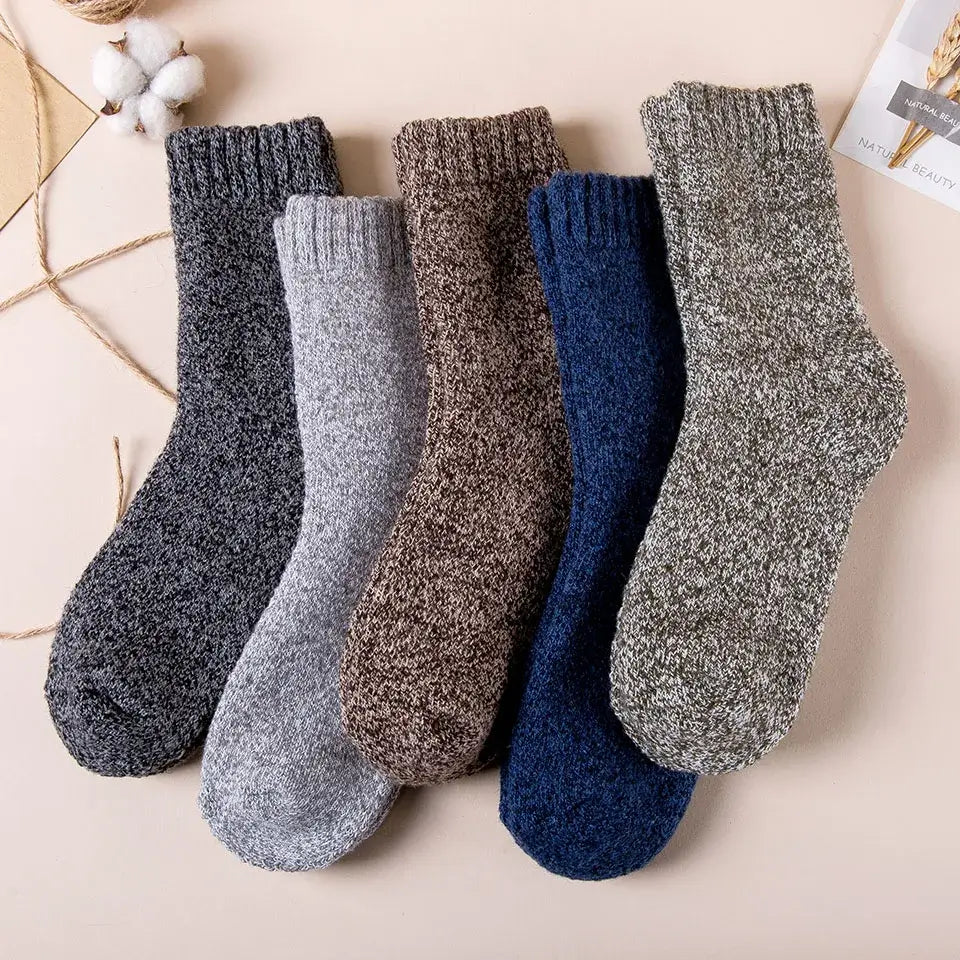 Kit com 5 pares de meias masculinas térmicas grossas em lã e cashmere nas cores bege, cinza e azul para inverno.