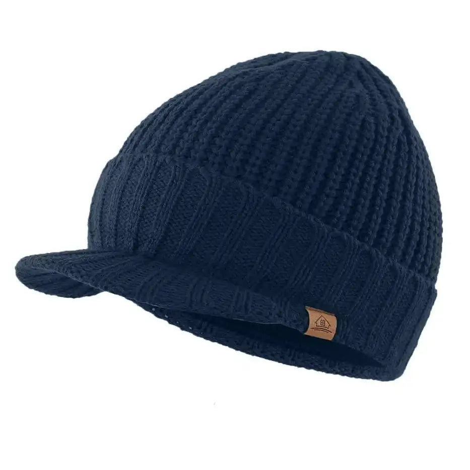 Gorro Masculino Denver em tricô canelado com aba frontal e proteção térmica para inverno.