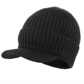 Gorro Masculino Denver preto em tricô canelado com aba frontal e proteção térmica para inverno.