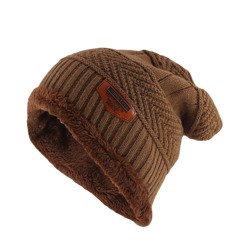 Gorro Térmico Everest  em tricô premium com forro interno em pelúcia quente para dias frios.