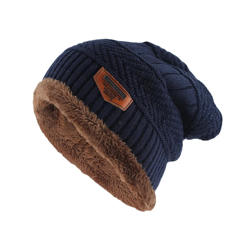 Gorro Térmico Everest  em tricô premium com forro interno em pelúcia quente para dias frios.
