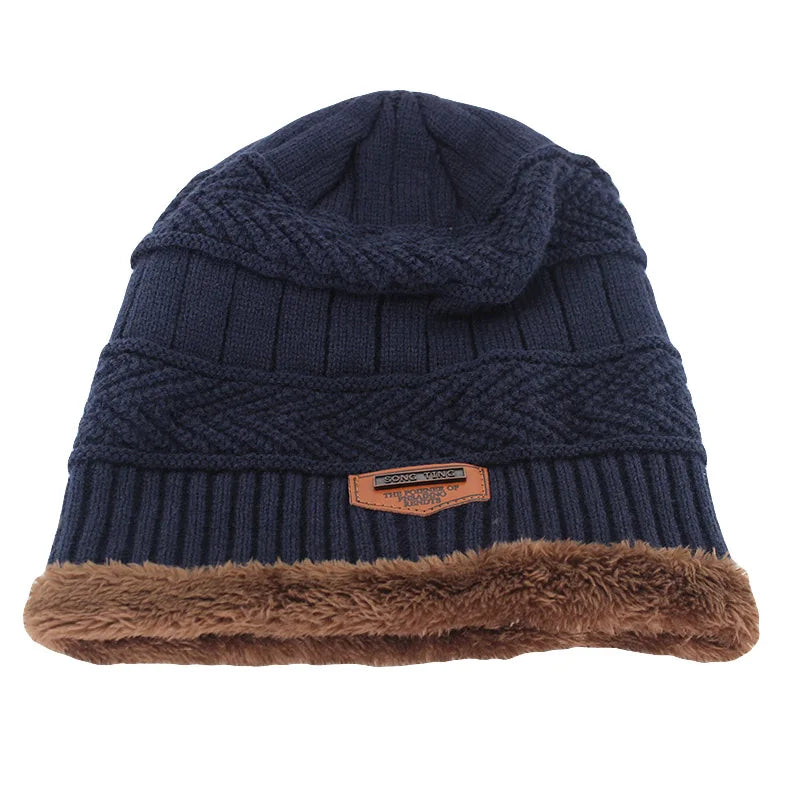 Gorro Térmico Everest azul marinho em tricô premium com forro interno em pelúcia quente para dias frios.