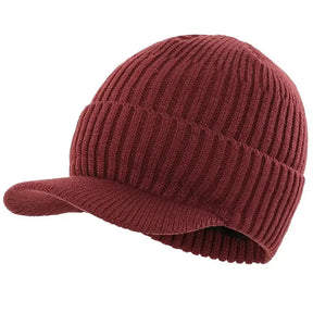 Gorro Masculino Denver em tricô canelado com aba frontal e proteção térmica para inverno.