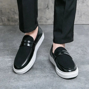 Loafer masculino  em couro confortável, modelo casual, ideal para uso diário.