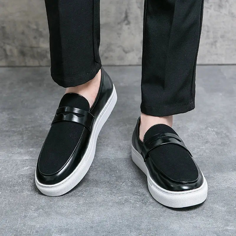 Loafer masculino  em couro confortável, modelo casual, ideal para uso diário.