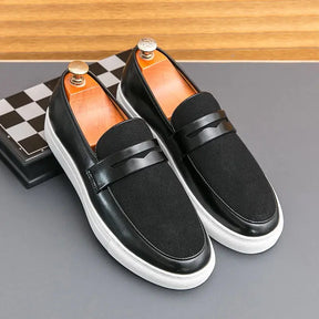 Loafer masculino  em couro confortável, modelo casual, ideal para uso diário.