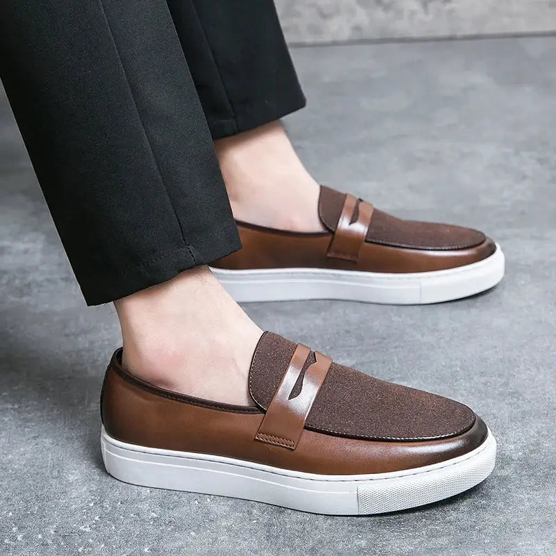 Loafer masculino  em couro confortável, modelo casual, ideal para uso diário.