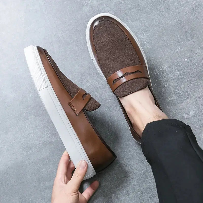 Loafer masculino  em couro confortável, modelo casual, ideal para uso diário.