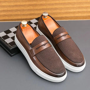 Loafer masculino  em couro confortável, modelo casual, ideal para uso diário.