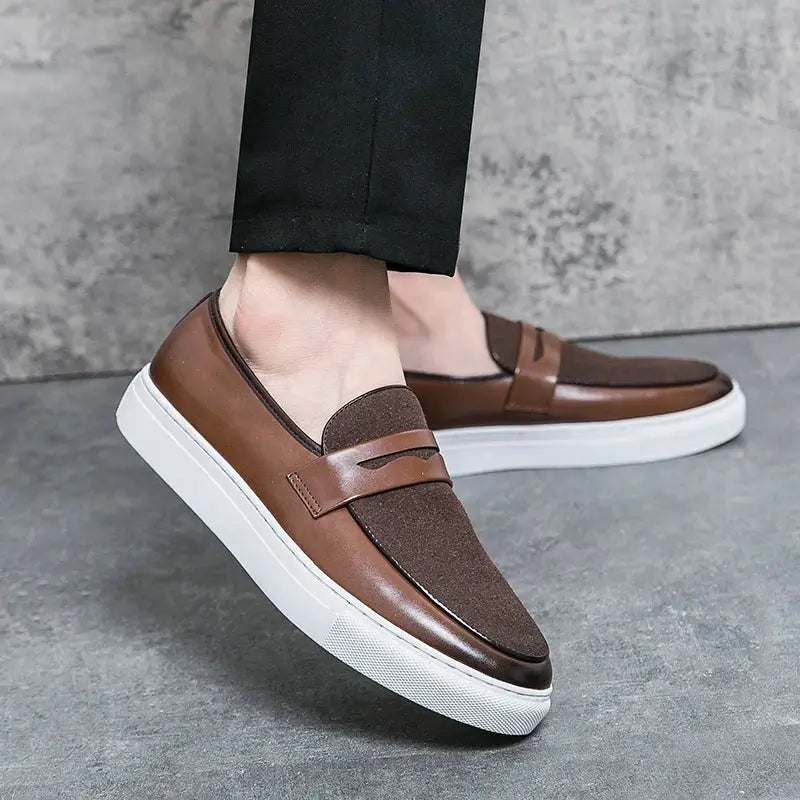 Loafer masculino  em couro confortável, modelo casual, ideal para uso diário.