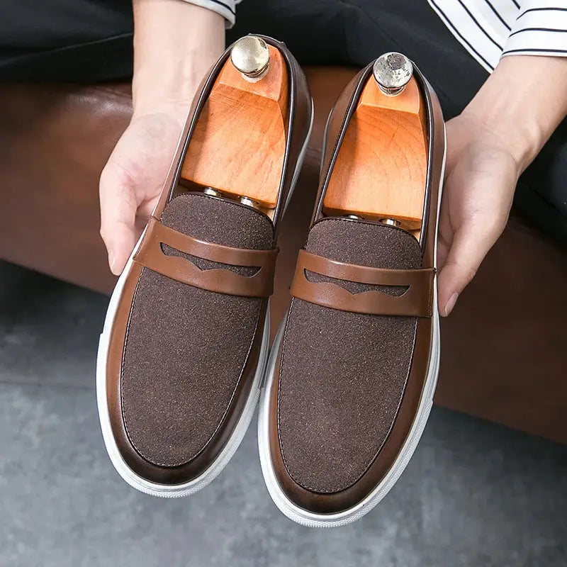 Loafer masculino  em couro confortável, modelo casual, ideal para uso diário.