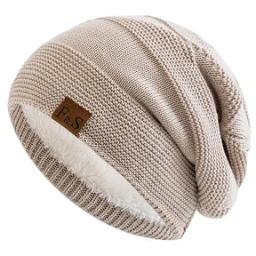 Gorro Térmico Montana taupe em tricô premium com forro interno quente e design slouchy moderno.