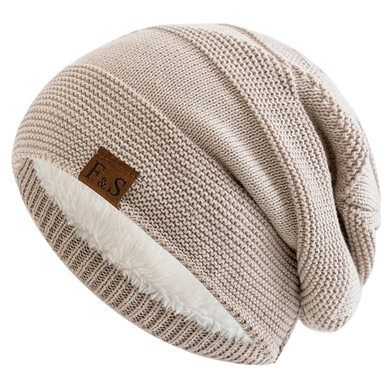 Gorro Térmico Montana taupe em tricô premium com forro interno quente e design slouchy moderno.