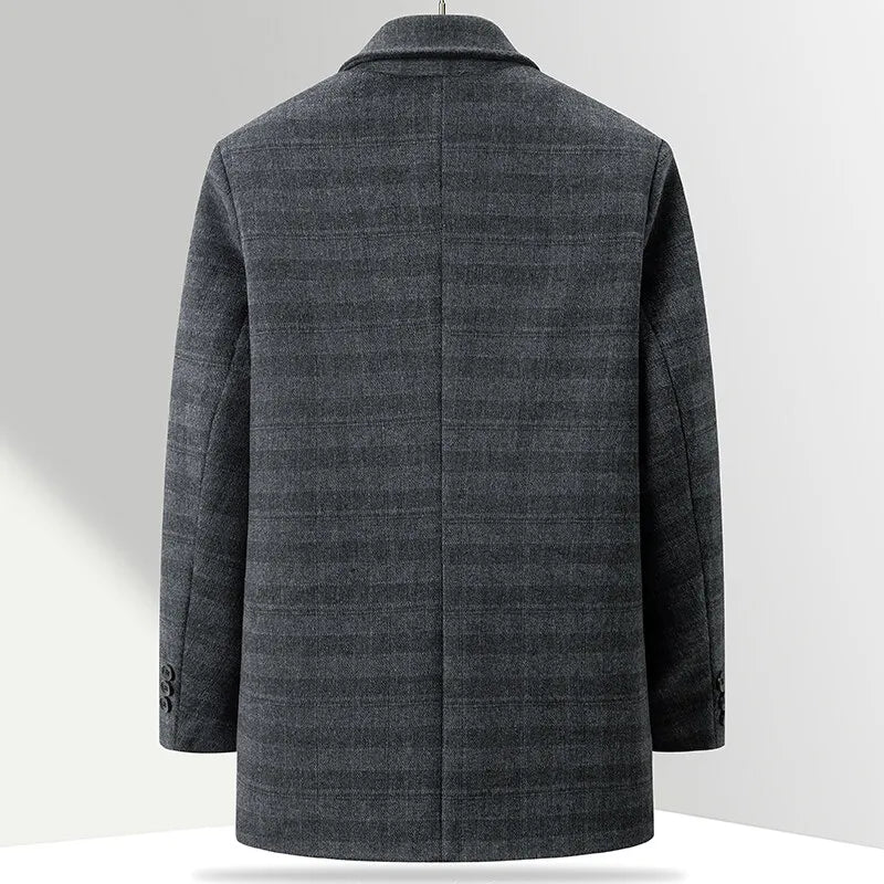 Sobretudo masculino cinza xadrez com forro interno removível acolchoado em pluma, modelo elegante para inverno.