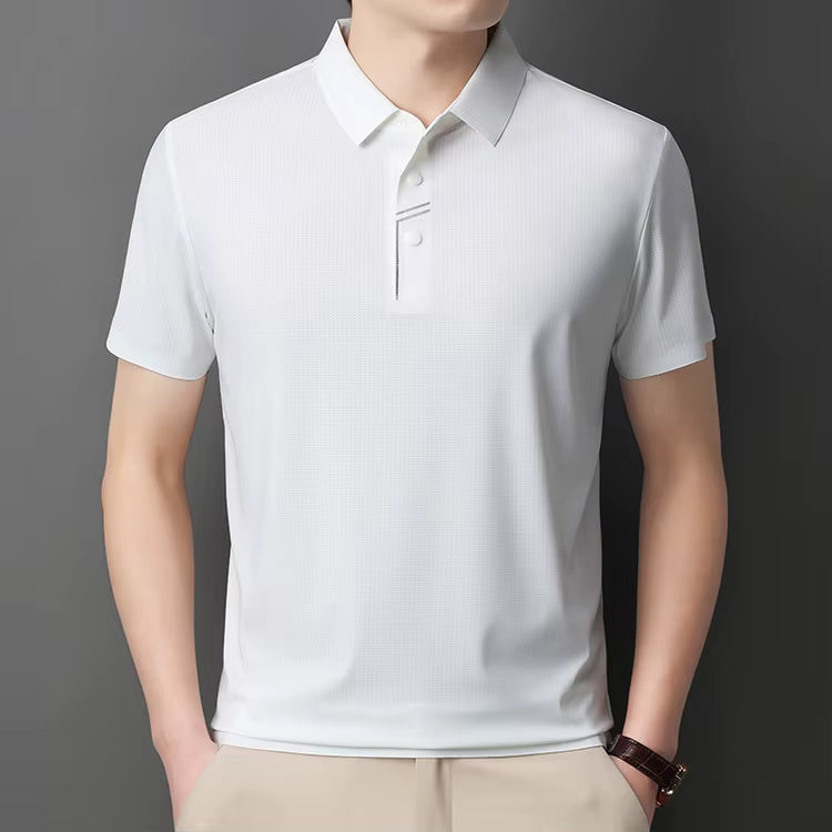 camisa polo masculina BRANCA com tecido tecnológico respirável e proteção uv exibindo textura do tecido em detalhe