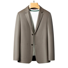 Blazer masculino em couro legítimo de carneiro com modelagem elegante e acabamento premium sofisticado.