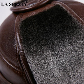 Boné Masculino Alaska marrom em couro premium com forro térmico interno e abas laterais para proteção no inverno.