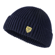Gorro Unissex Brooklyn Knit em tricô canelado com design moderno e estilo urbano para inverno.