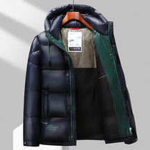 Jaqueta puffer masculina com capuz removível e acabamento brilhante com enchimento em pluma para inverno frio