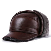 Boné Masculino Alaska marrom em couro premium com forro térmico interno e abas laterais para proteção no inverno.