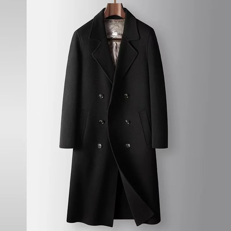 Sobretudo masculino de lã premium preto com fechamento transpassado duplo, modelagem longa e design elegante para inverno