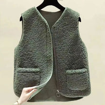 colete masculino fleece com textura aveludada e design minimalista com bolsos frontais para inverno