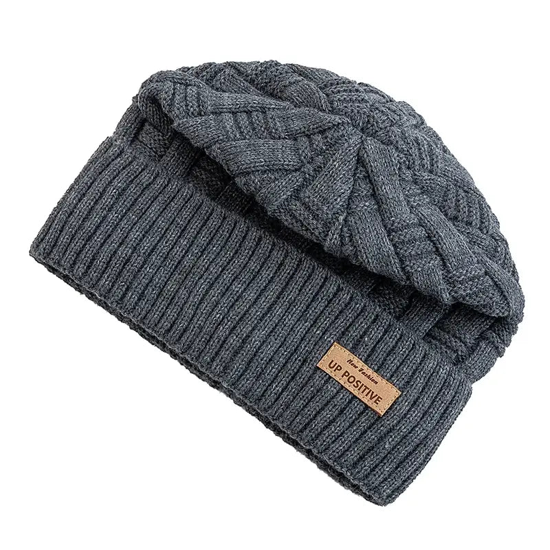Gorro Térmico Nordic em tricô trabalhado com forro interno quente para dias frios.