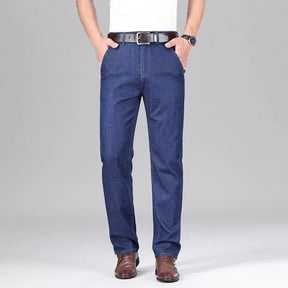 Calça Jeans Masculina Reta em Denim Leve com Lyocell