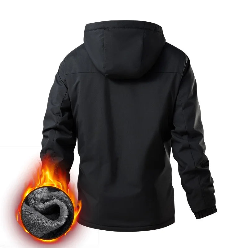 Jaqueta masculina preta térmica com interior peluciado e capuz para proteção contra frio intenso no inverno.