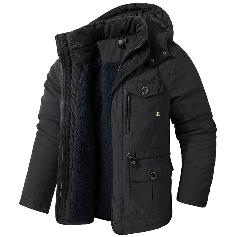 Jaqueta masculina marrom térmica com interior peluciado, capuz e múltiplos bolsos estilo outdoor premium.